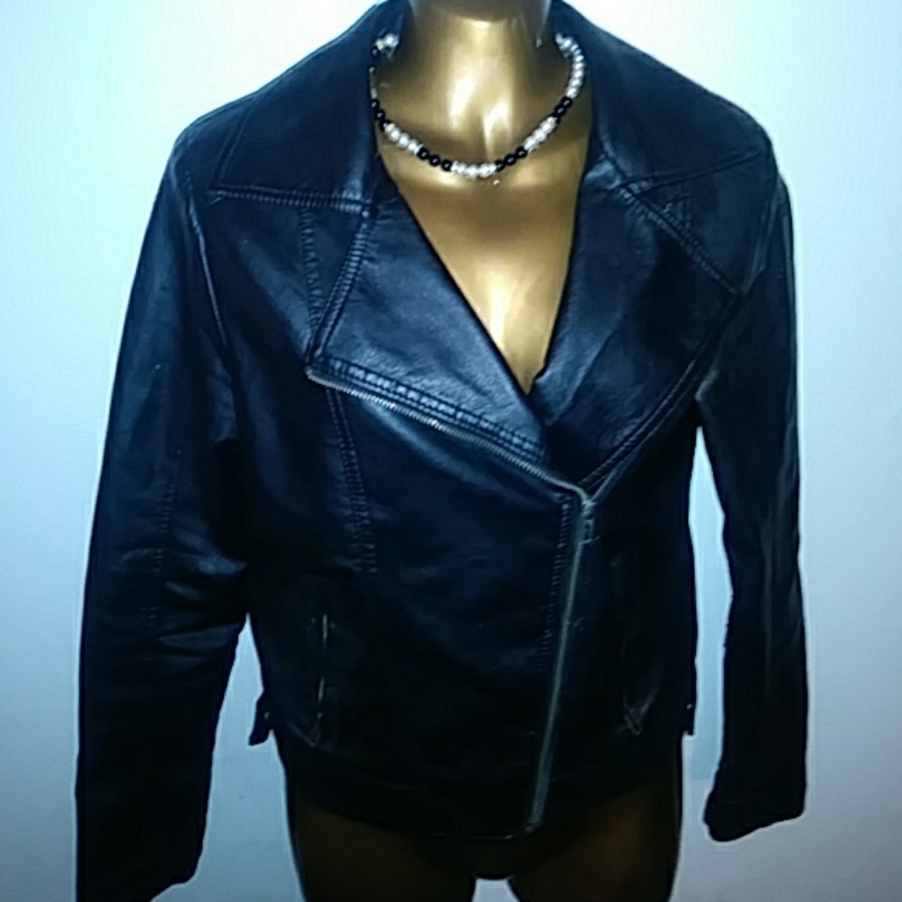 Cute jacket n necklace